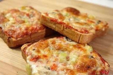 Tost Ekmeğinde Pizza