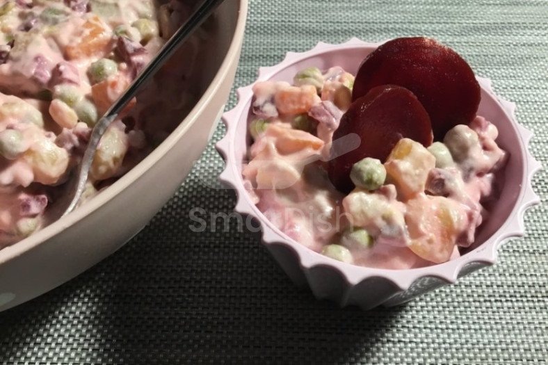 Pembe Amerikan Salata