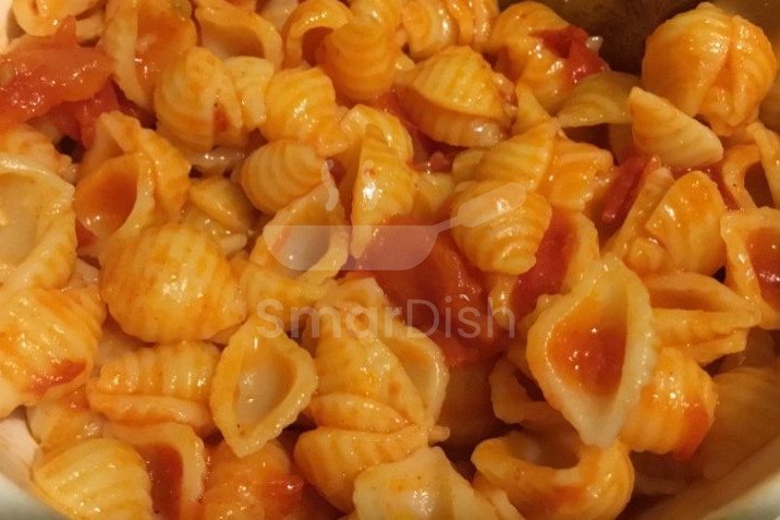 Domatesli Midye Makarna