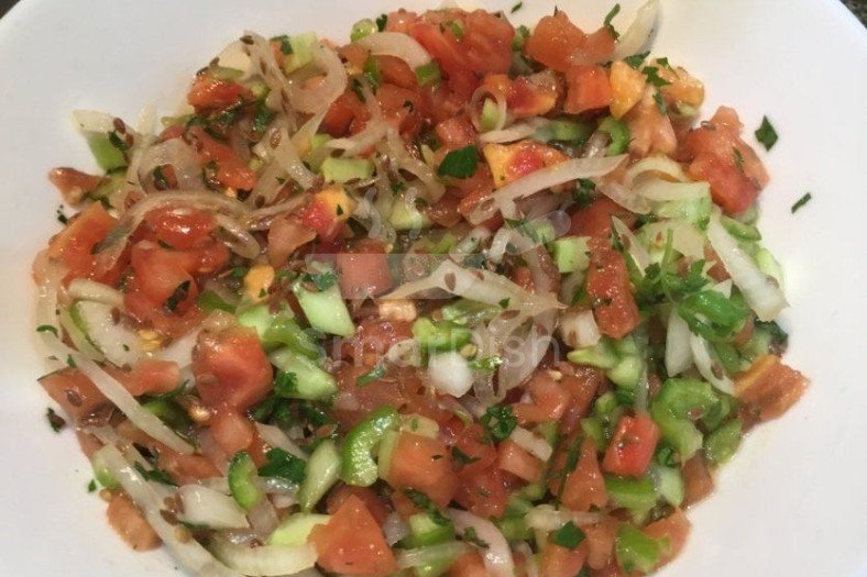 Shepherd's Salad With Flax Seeds