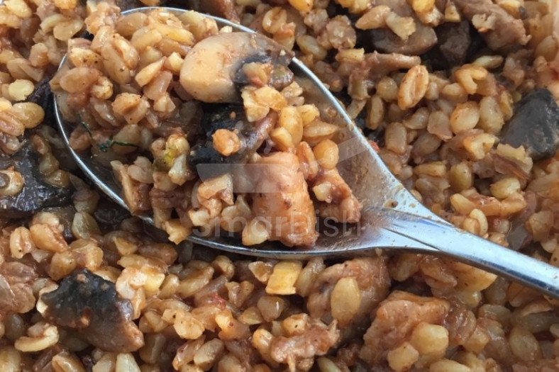 Mantarlı Tavuklu Siyez Bulguru Pilavı