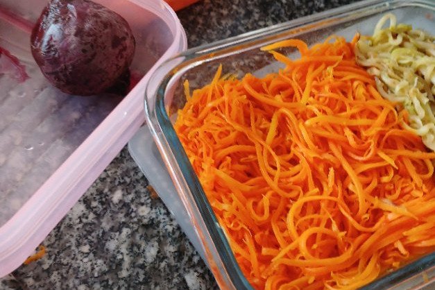 Zucchini Spaghetti With Carrots