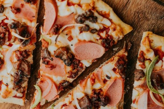 Sosisli Pizza