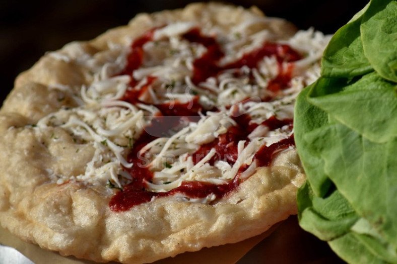 Bayat Ekmek Pizzası