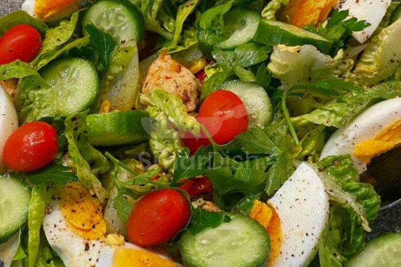Tavuklu Yumurtalı Protein Salatası